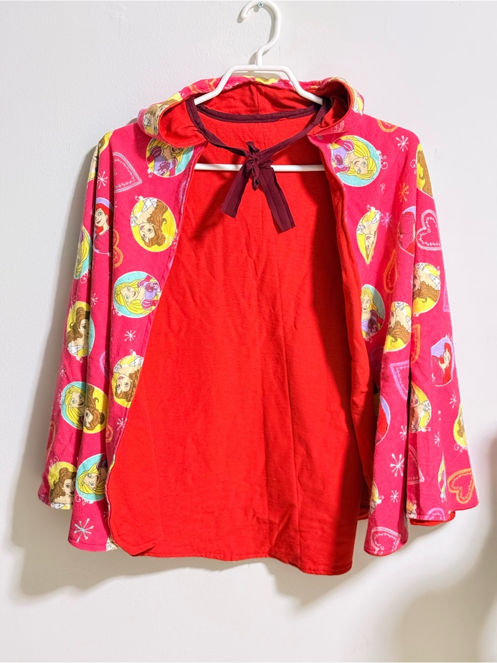 ✨3‎ for $15 Girls Pink Princess Print Hooded Robe with Red Inner Shirt
